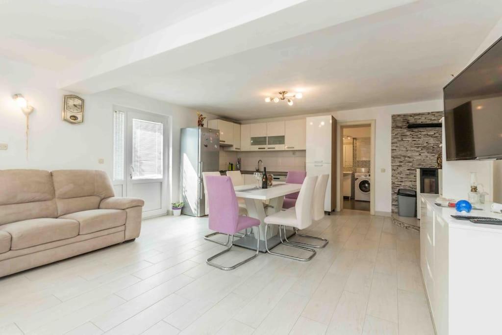 Agape Apartments 비오그라드나모루 외부 사진
