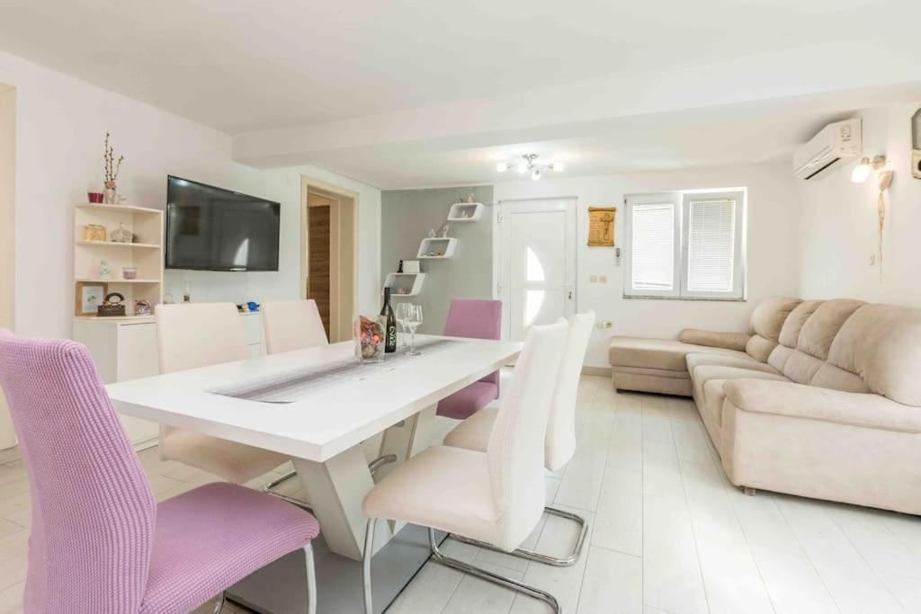 Agape Apartments 비오그라드나모루 외부 사진